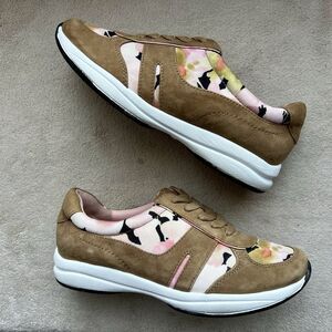 Taryn Rose Arvella Beige Suede Fashion Sneaker Shoes Women 6 M Lace Up Casual